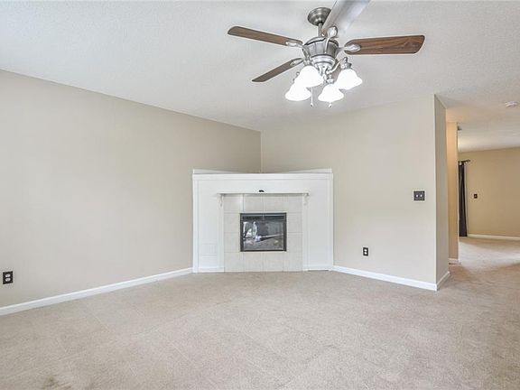 3rd image of 130 City Park Dr