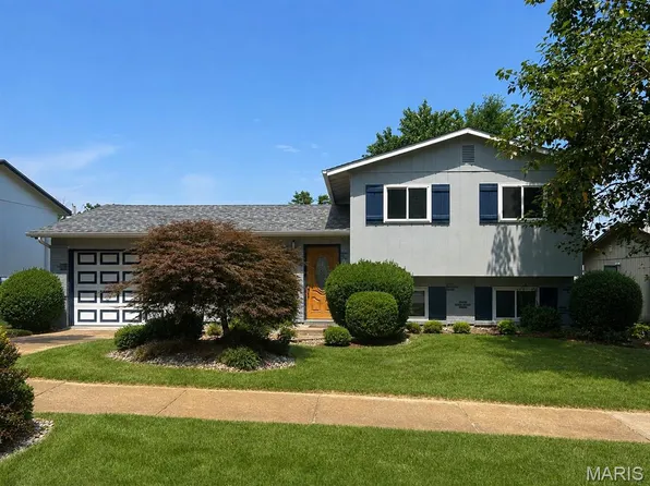 2687 Creekwood Manor Ln, Saint Louis, MO 63125