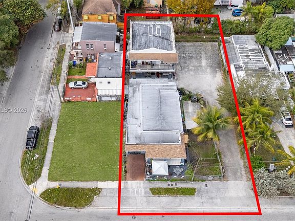 5th image of 2610 NW 23rd Ave