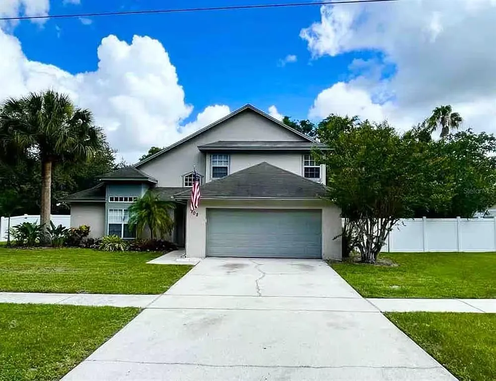 4 bed, 2.5 bath, 1857 sqft, $4,000 — Photo 2