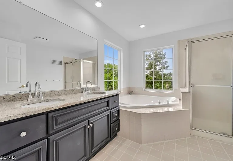 63 Albert Ct — Photo 25