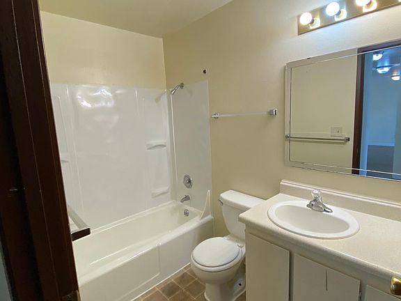 4th image of 13218 Ambaum Blvd SW Unit 305