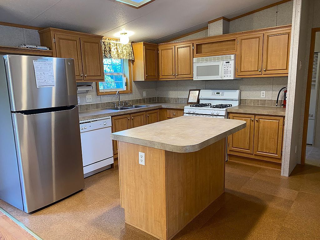 10 Huguenot Rd, Huguenot, NY 12746 Zillow