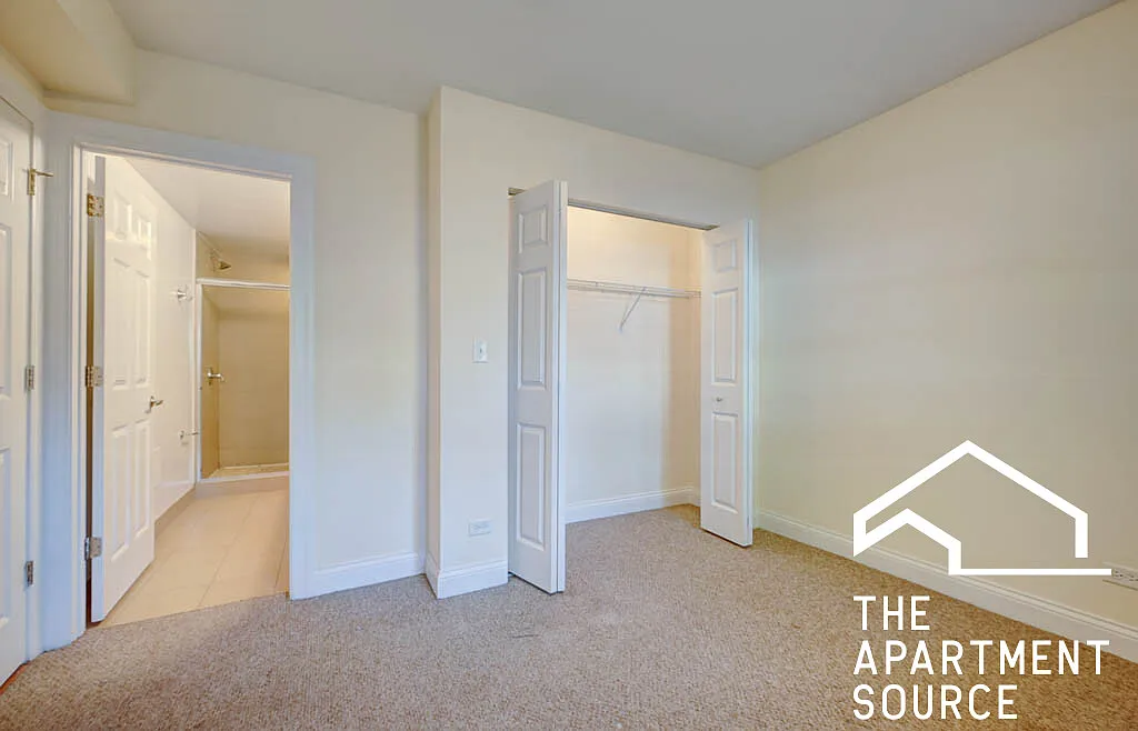 Building Photo - 2838 N Albany Ave #G