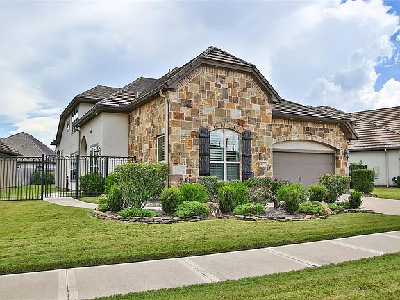 2nd image of 4922 Fairford Dr