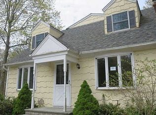 500 Wading River Rd, Manorville, NY 11949