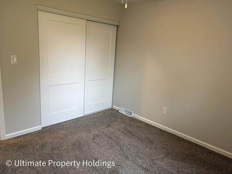 604 W Lee St — Photo 11