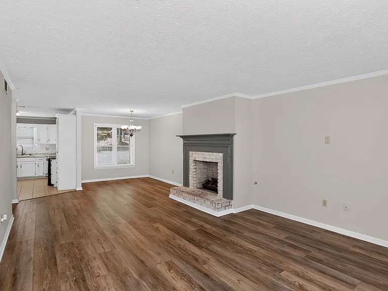 104 Montclair Dr — Photo 9