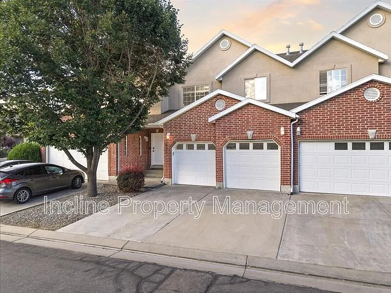 3 bed, 2.5 bath, 2053 sqft, $2,350 — Photo 1