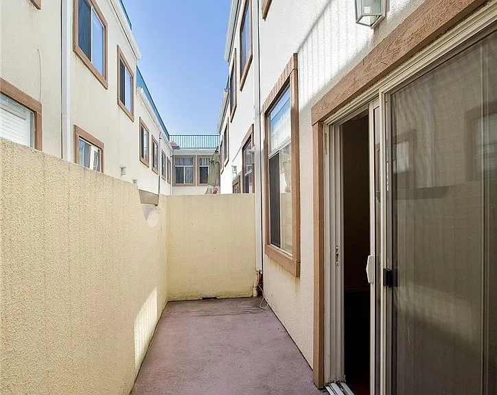 2345 Montrose Ave #5 — Photo 32