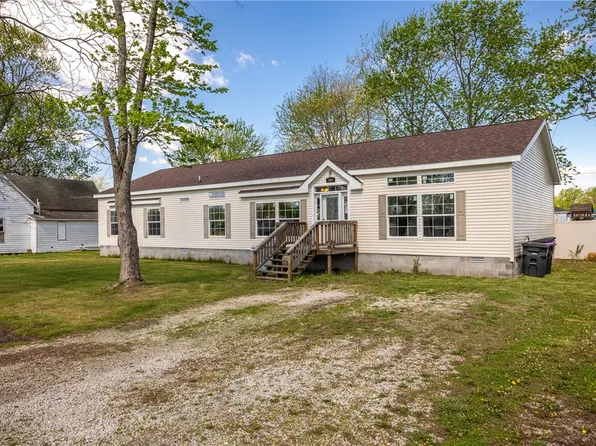 705 Poplar St, Edgewood, IL 62426