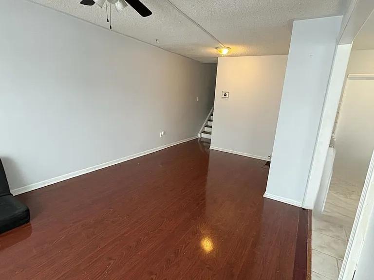 7465 Discus Cres — Photo 2