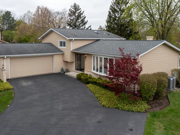 1462 Hemlock Knoll Ter, Northbrook, IL 60062