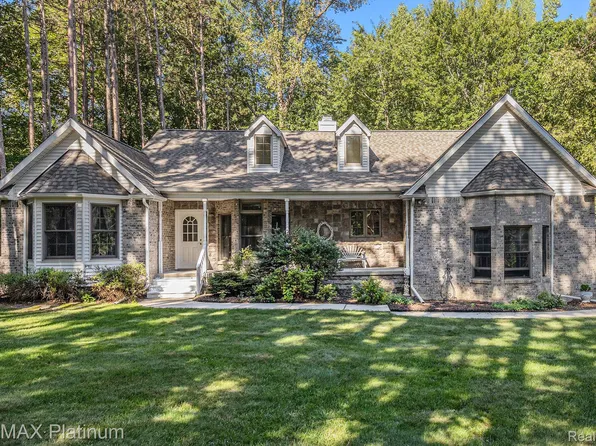 9151 Pineview Lake Ct, Linden, MI 48451