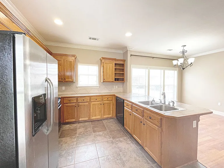10362 Hillmont Ave — Photo 9