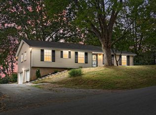 916 Beacon Dr, Clarksville, TN 37043