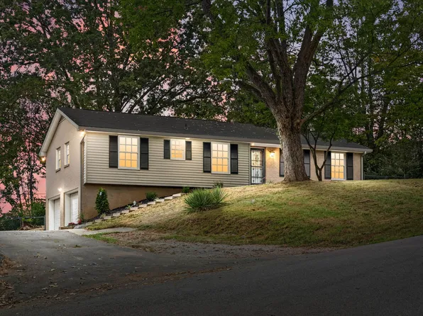 916 Beacon Dr, Clarksville, TN 37043