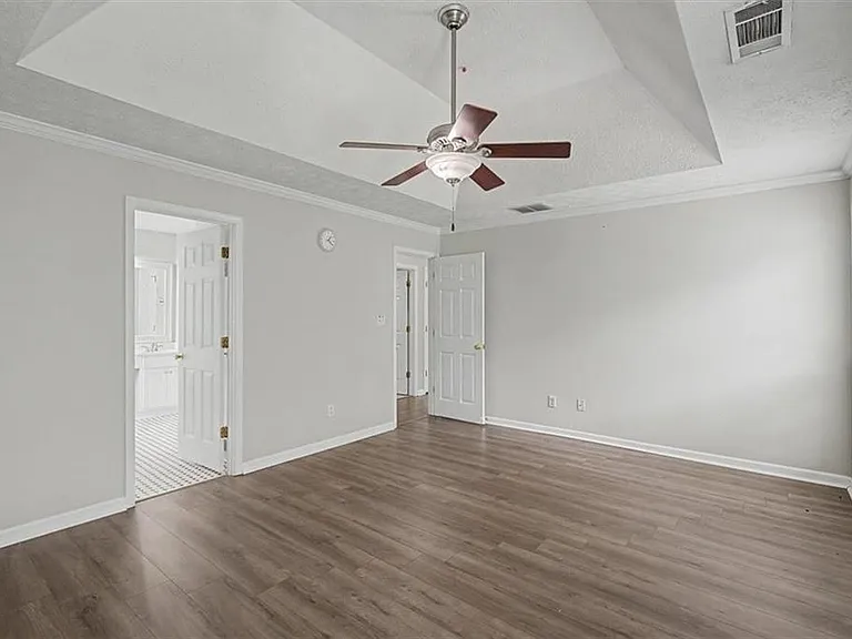 665 Peachtree Trails Dr — Photo 13