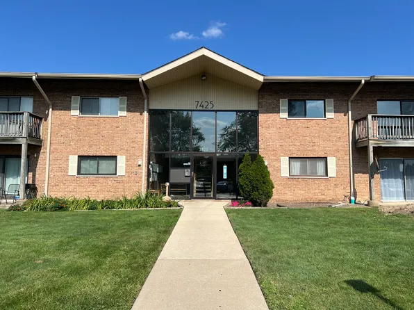 7425 Brookdale Dr APT 208, Darien, IL 60561