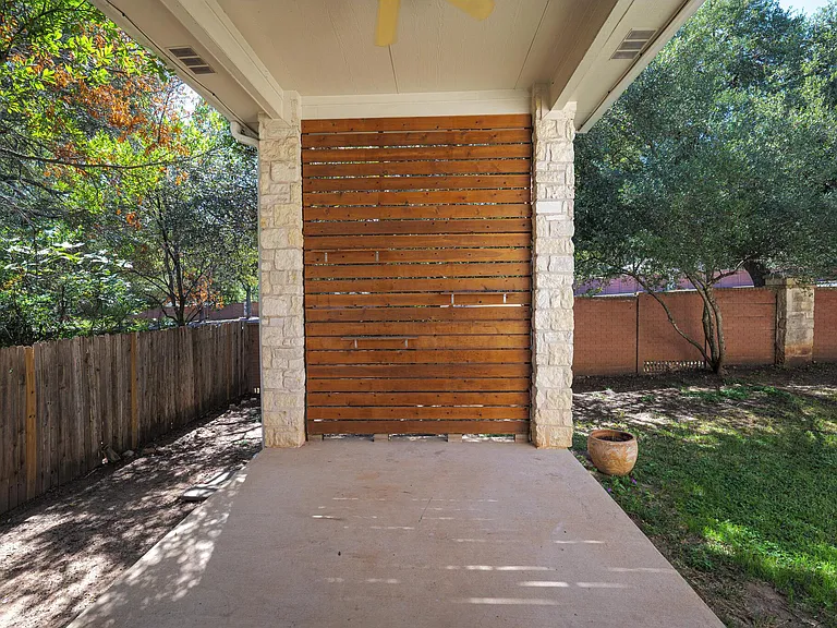 5709 Pecanwood Ln — Photo 32