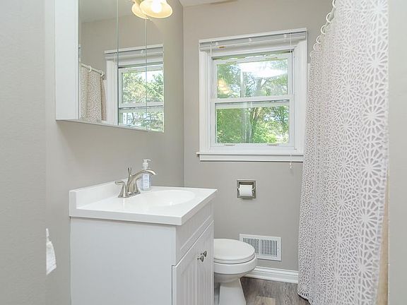 5th image of 1873 Fernwood Ave