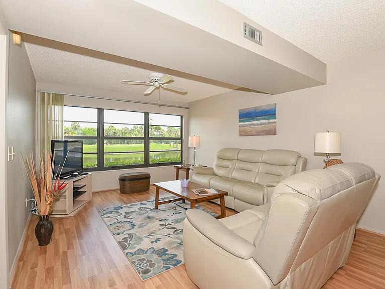 20 Plantation Dr #101 — Photo 14