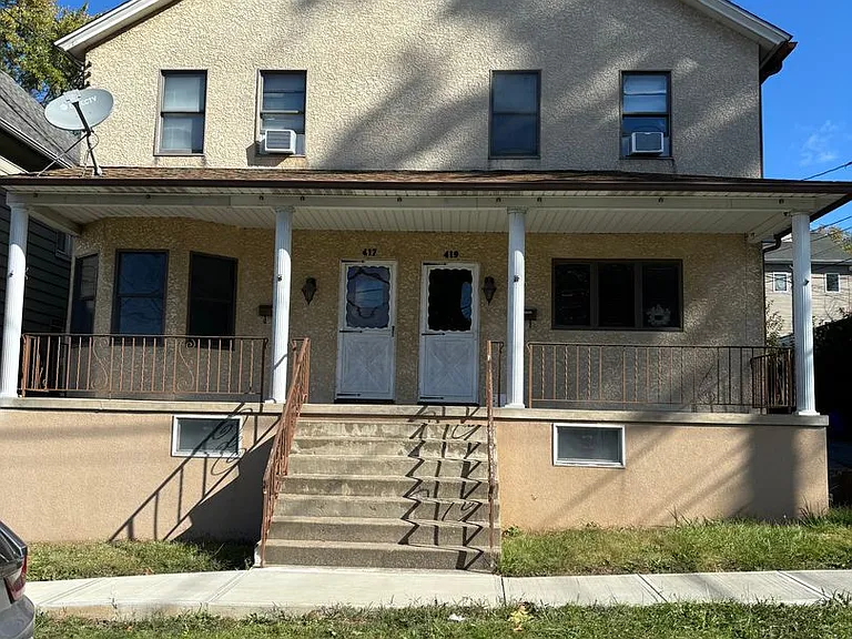 417-419 New York Street — Photo 2