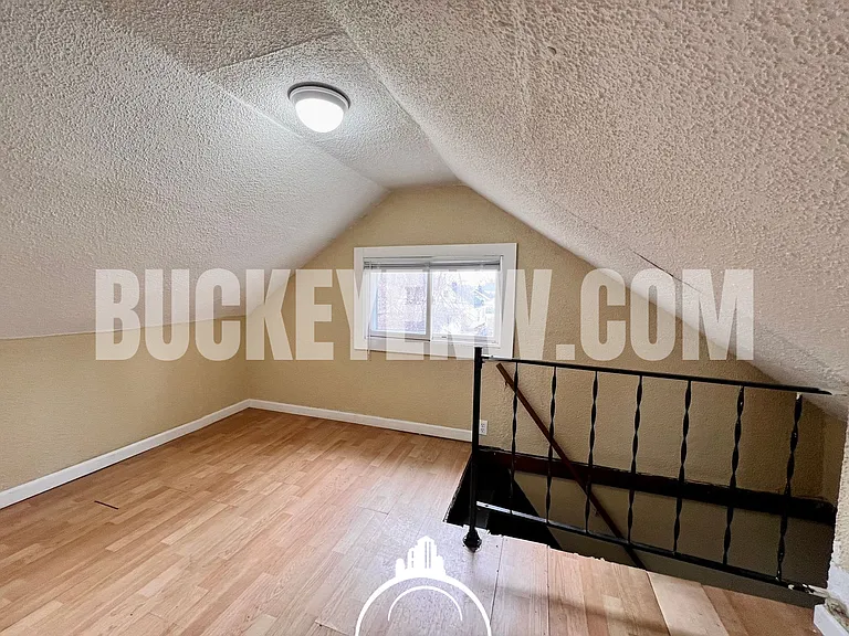 3817 Burton Ave — Photo 10