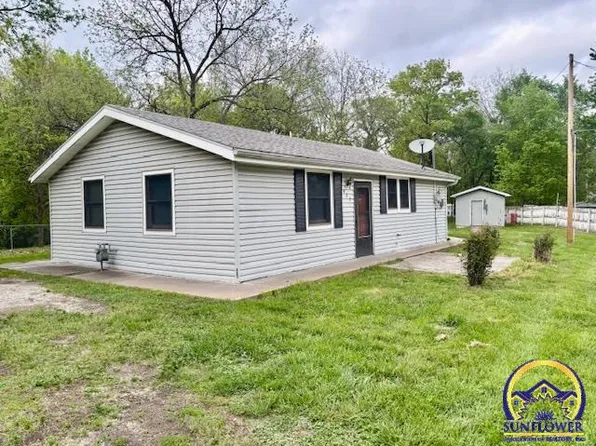 623 E 7th St, Tonganoxie, KS 66086