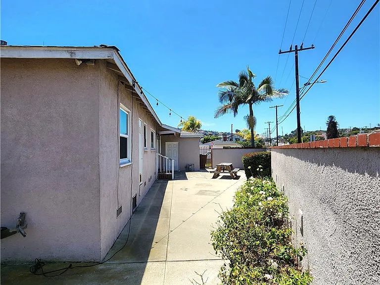 4919 Louise Ave — Photo 24