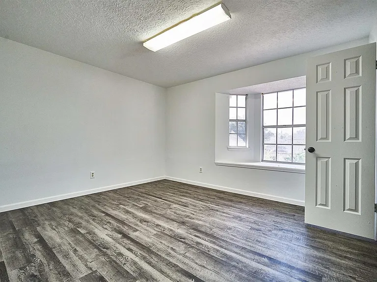 11011 Landsbury Ct — Photo 27
