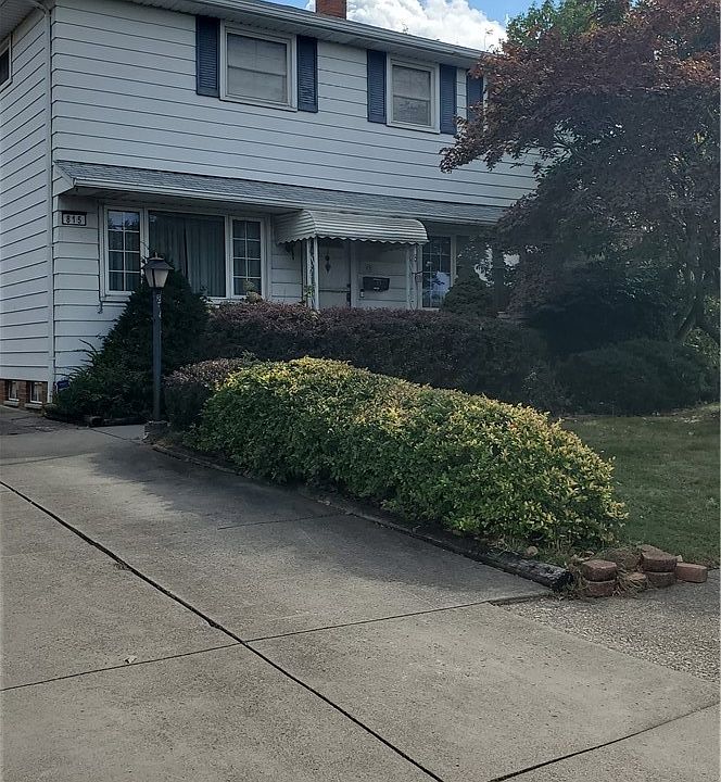 1st image of 815 E 272nd St
