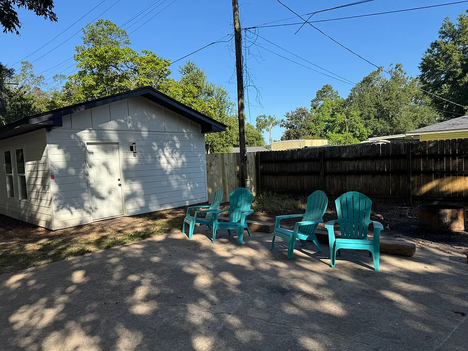 203 Rosewood Dr #1