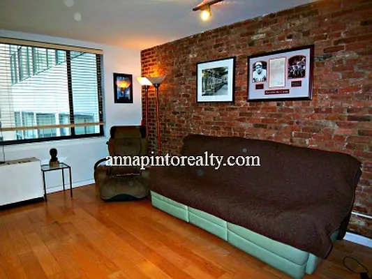 Sold by Anna Pinto Realty | media 11