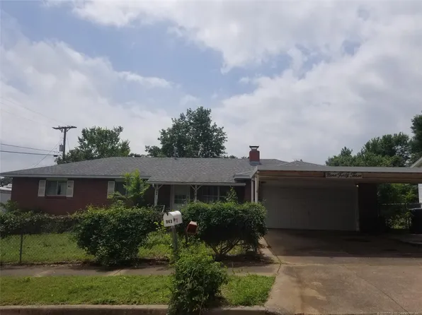 943 E 11th St, Claremore, OK 74017