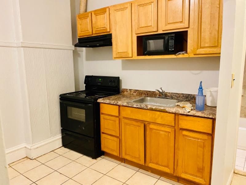 2nd image of 5024 Walnut St