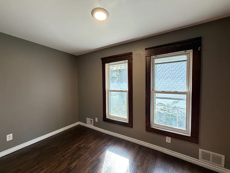 11 Pooley Pl — Photo 6