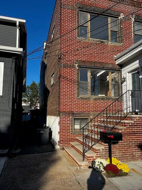 2 bed, 1.0 bath, $2,300 — Photo 2