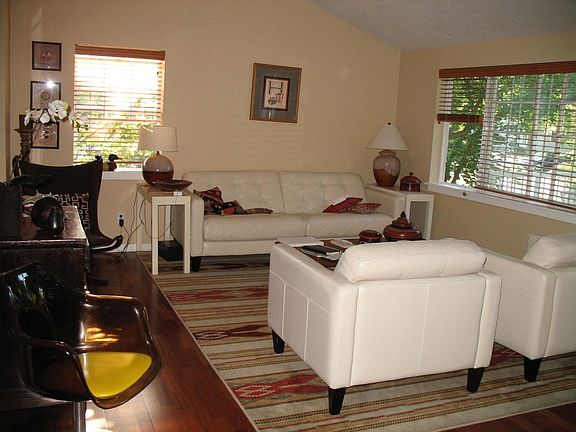Large living room vaulted ceilings, Deck