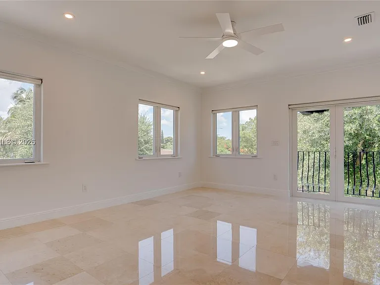 500 SW 51st Ct — Photo 24