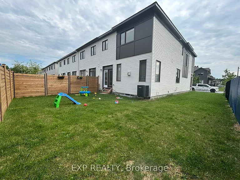 1045 Curraglass Walk — Photo 24
