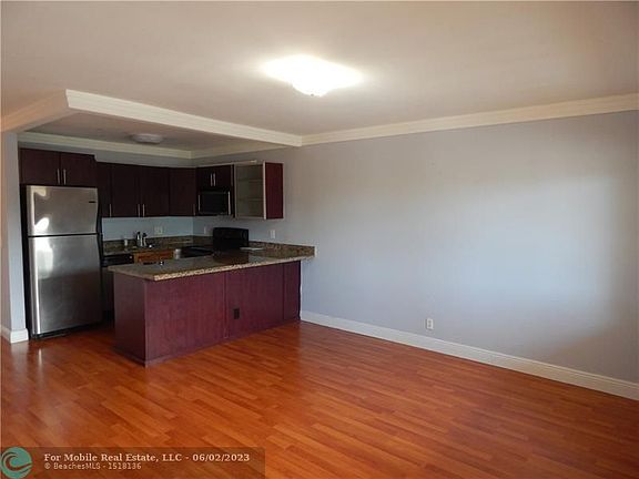 4th image of 840 NE Pine Dr #205