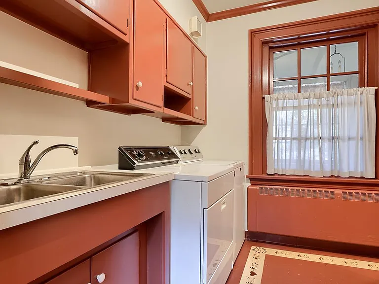 226 E Caracas Ave — Photo 24