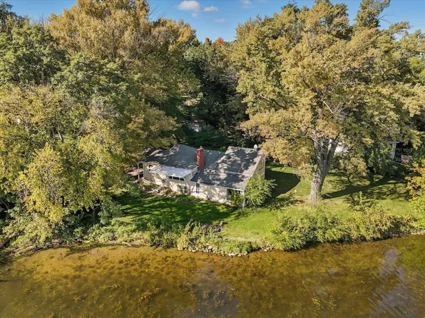 407 Gentry Ave N, Oakdale, MN 55128