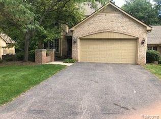 6213 Forest Grv, West Bloomfield, MI 48322