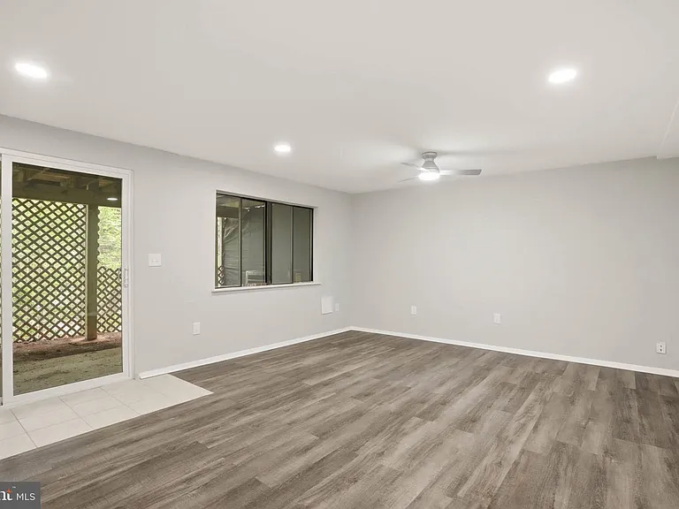 1382 Almond Dr — Photo 24