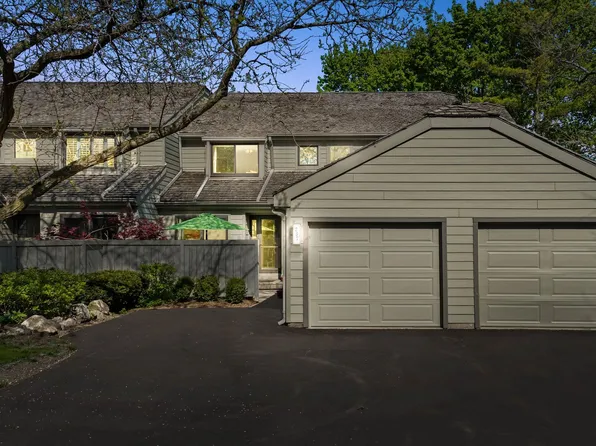 237 Timber Ridge Ln, Lake Barrington, IL 60010