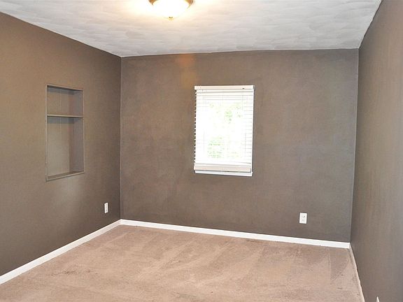 5th image of 843 Colonial Dr