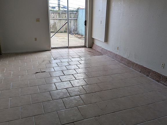 5th image of 9 Westline Dr