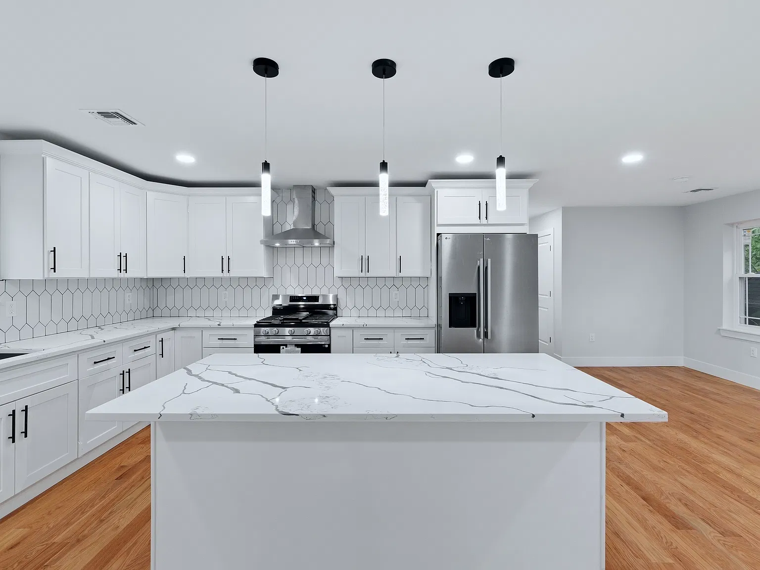 3 bed, $3,400 — Photo 2